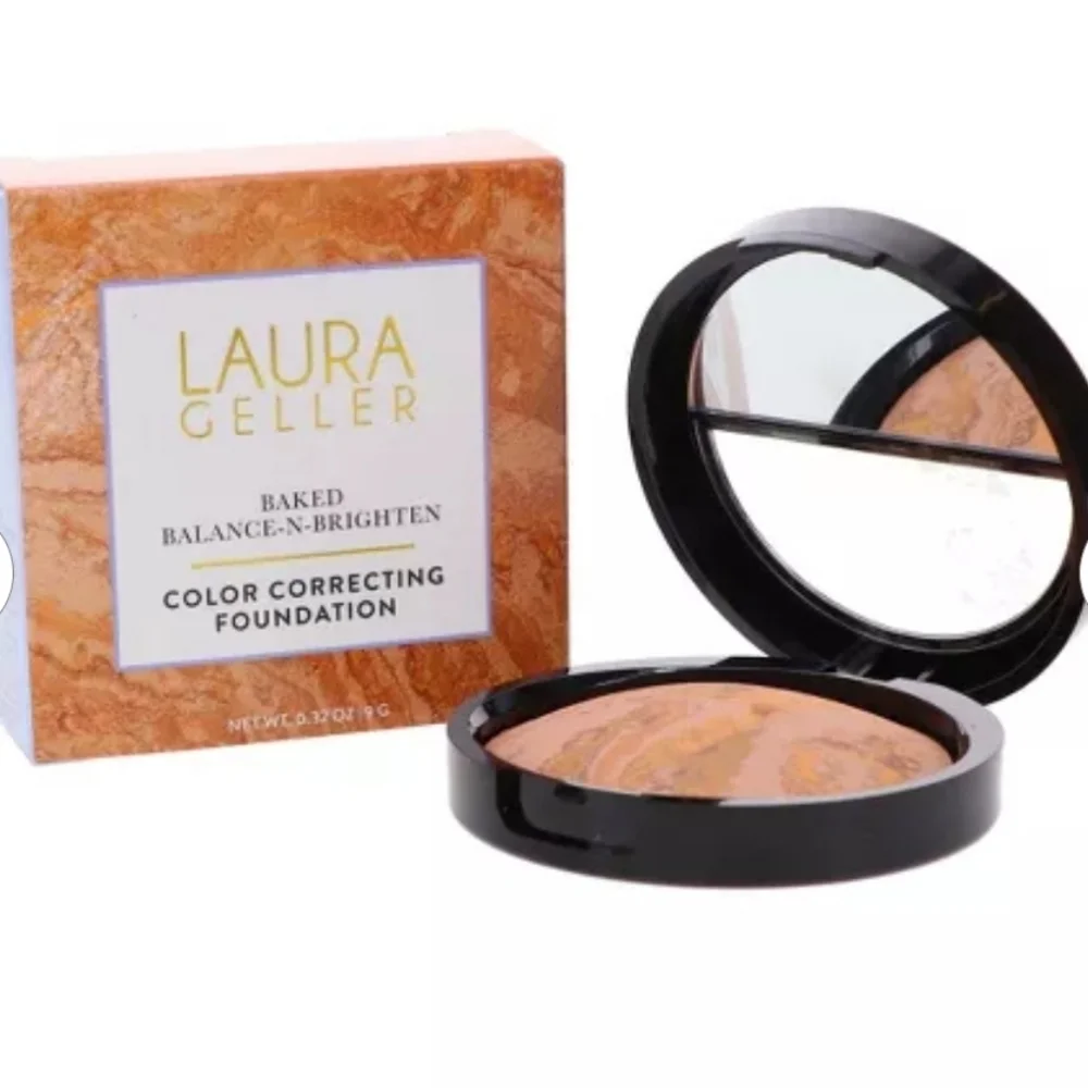 Laura Geller Baked Balance-N-Brighten Foundation - Light